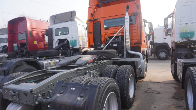 Sinotruk Howo Truck Tractor Head 430 6&times;4 for Sale in Zimbabwe