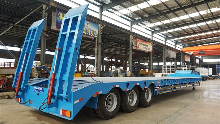 Tri Axle 80T Low Bed Truck Trailer Price for Sale in Zimbabwe Mutare