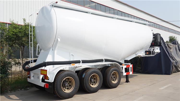 3 Axle 33CBM Bulk Tanker Trailer | Pneumatic Tanker Truck for Sale in Zimbabwe Harare