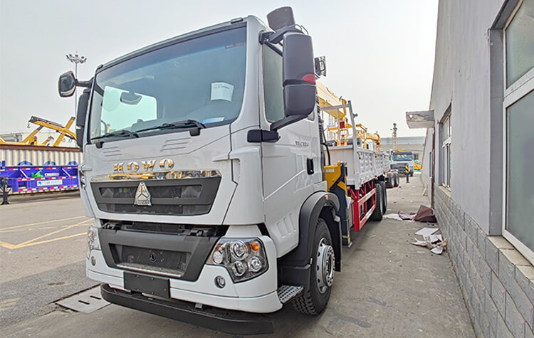 Vehicle Mounted Crane for Sale in Zimbabwe
