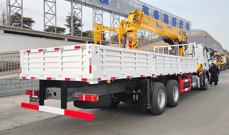 Telescopic Boom Truck Mounted Crane for Sale in Zimbabwe