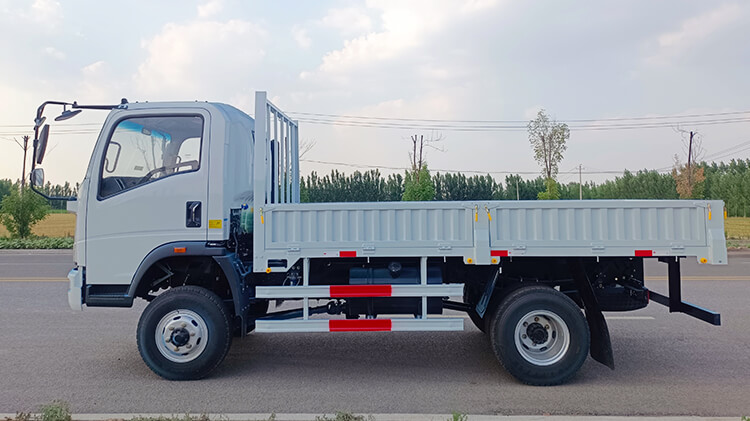 Sinotruk Howo Cargo Truck 4x4 for Sale in Zimbabwe