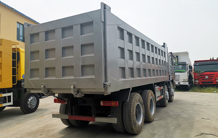 Used Shacman 8x4 Dump Truck for Sale in Zambia